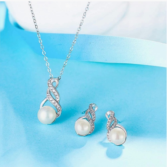 Sterling Silver Clean Freshwater Pearl necklace & earrings jewelry set - Picture 4 of 7